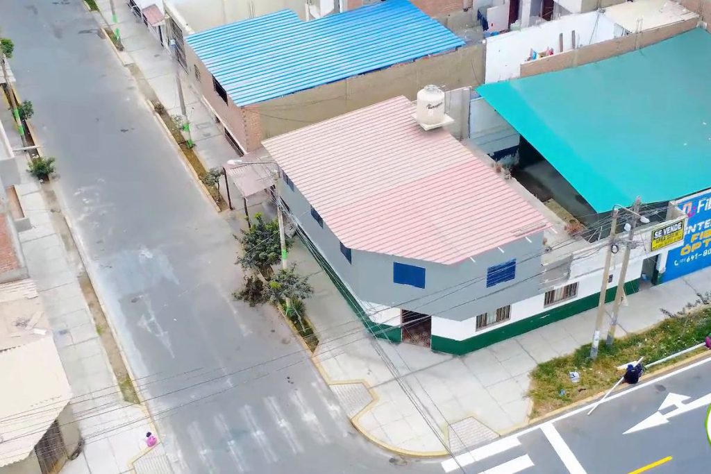 Vista aérea real de la Esquina San Martín, Chimbote